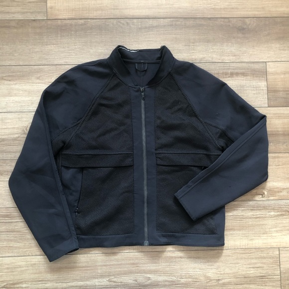 Lululemon The Spaces In-Between Bomber -Black- size 12 - Picture 3 of 6